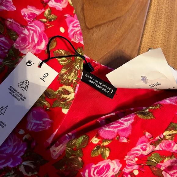 Adorable floral top - Size XS - Picture 2 of 2